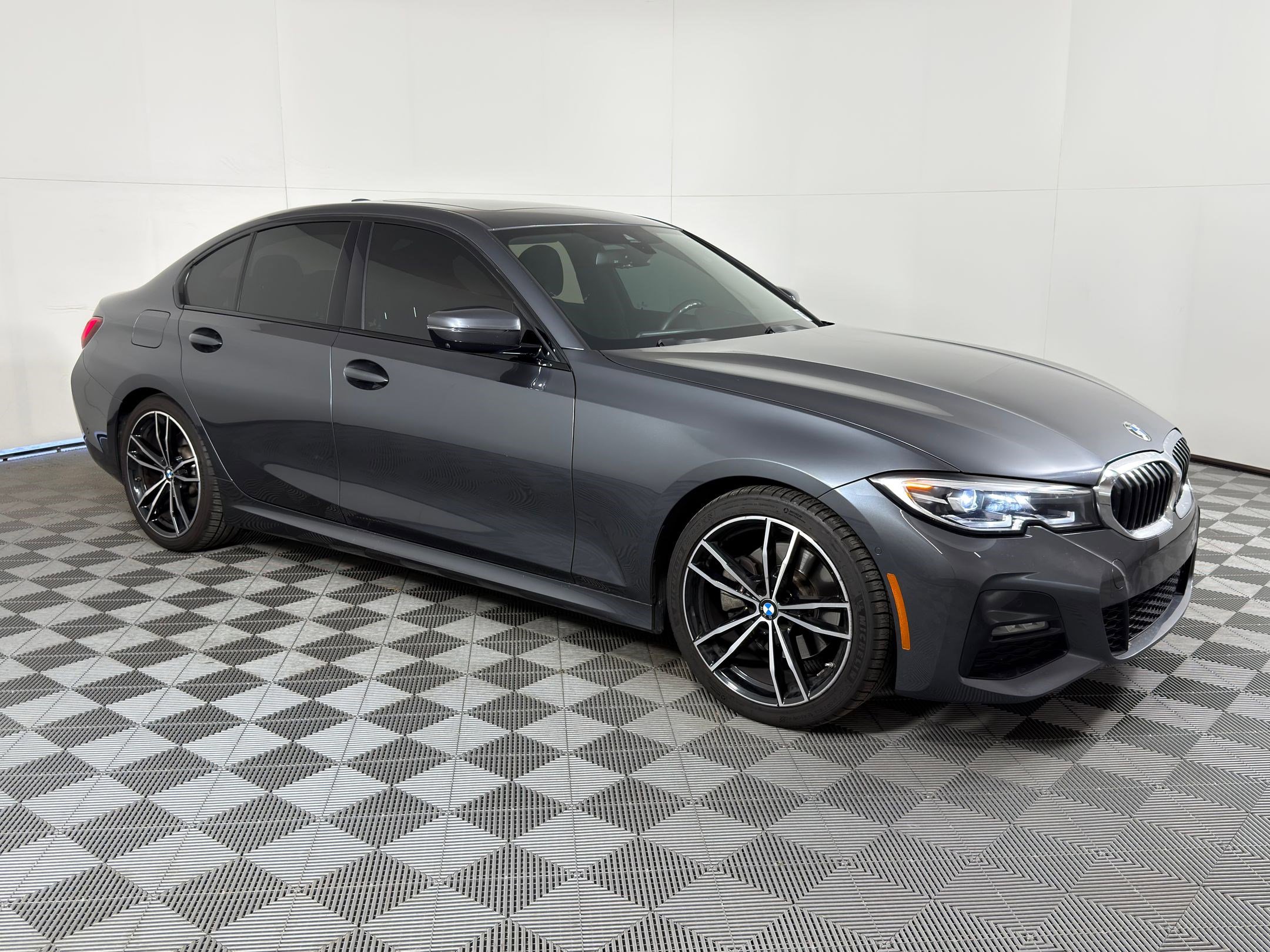 Used 2021 BMW 330i Sedan w/ M Sport Package image 6