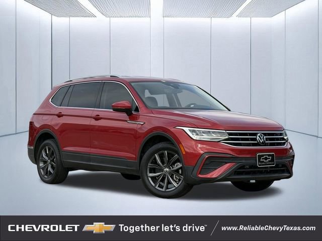 Used 2022 Volkswagen Tiguan SE FWD image 1