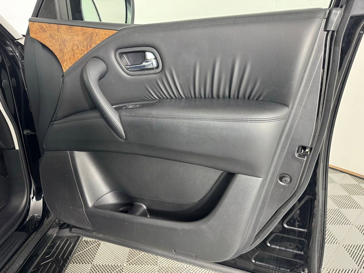 Used 2024 Nissan Armada SL w/ Captain's Chairs Package image 28