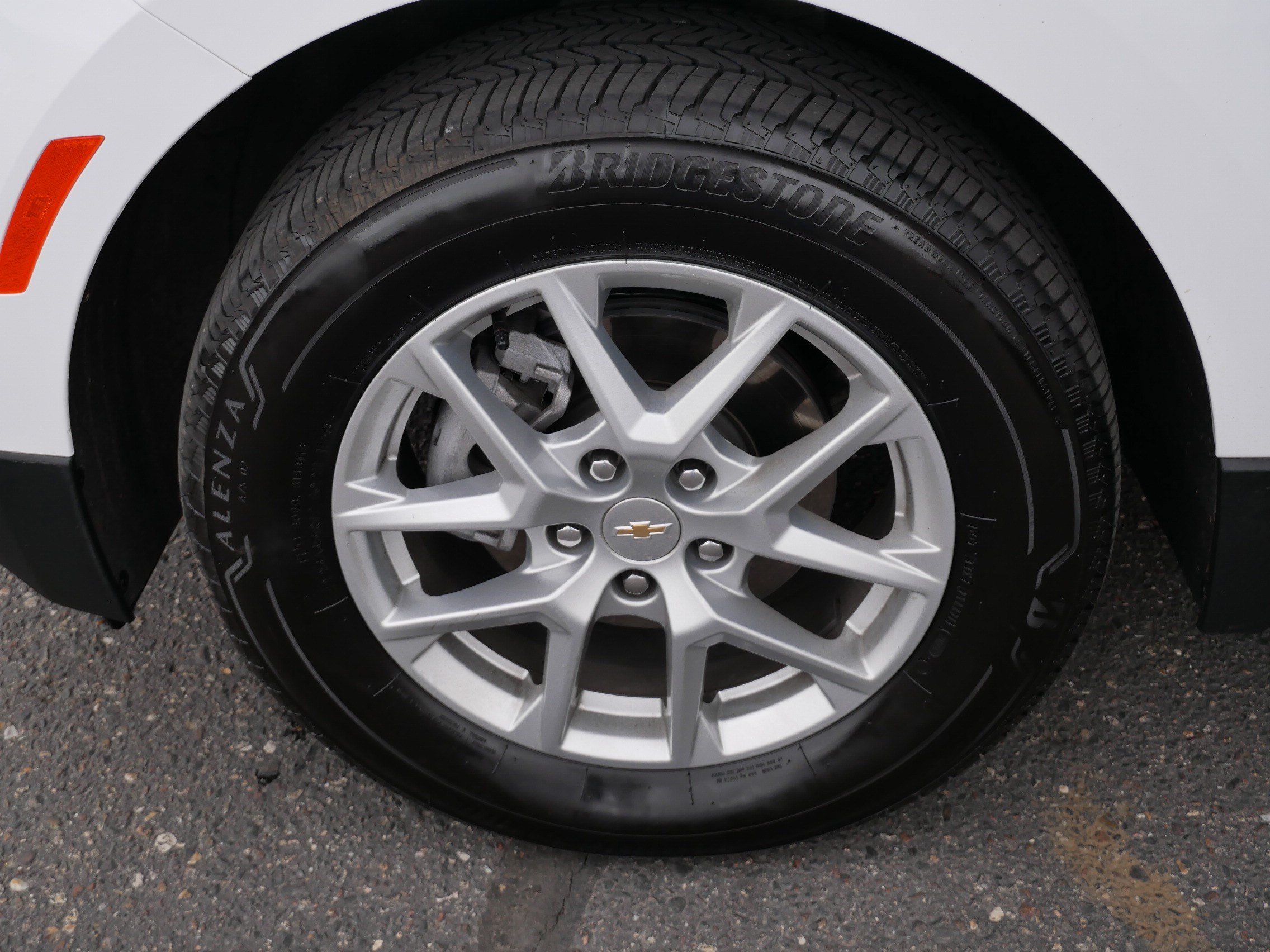 Used 2024 Chevrolet Equinox LT AWD/4WD image 15