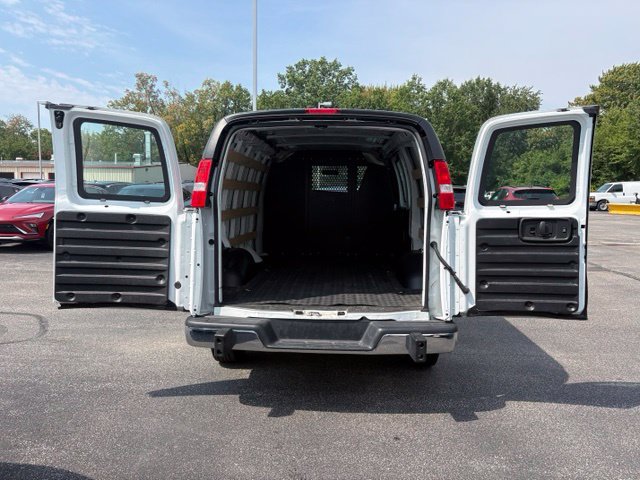 Used 2025 Chevrolet Express 2500 w/ Driver Convenience Package RWD image 9