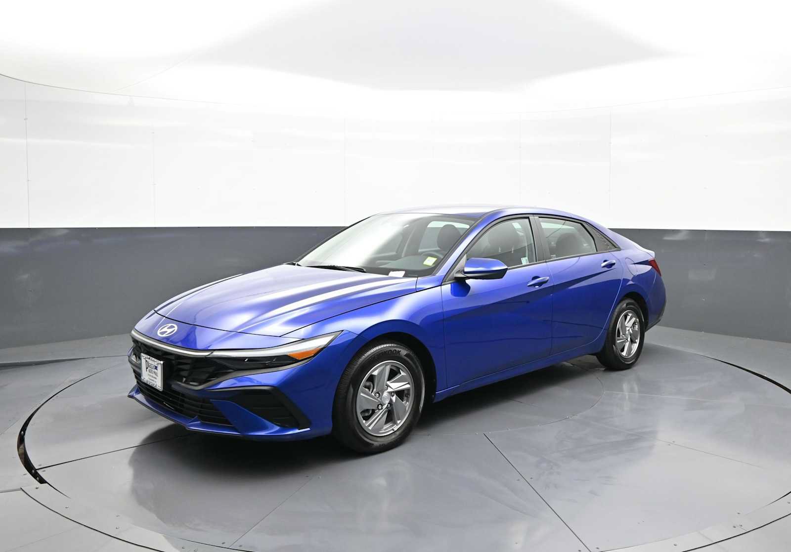 Certified 2025 Hyundai Elantra SE w/ Cargo Package FWD image 9