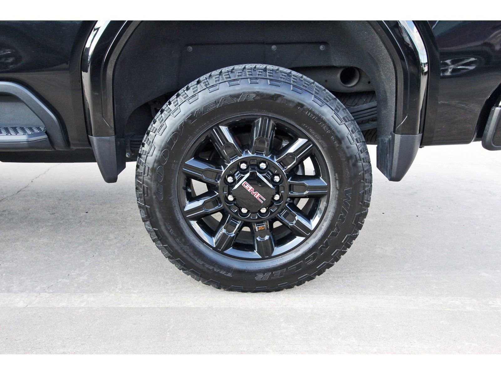 Used 2025 GMC Sierra 2500 AT4 w/ AT4 Premium Plus Package image 30