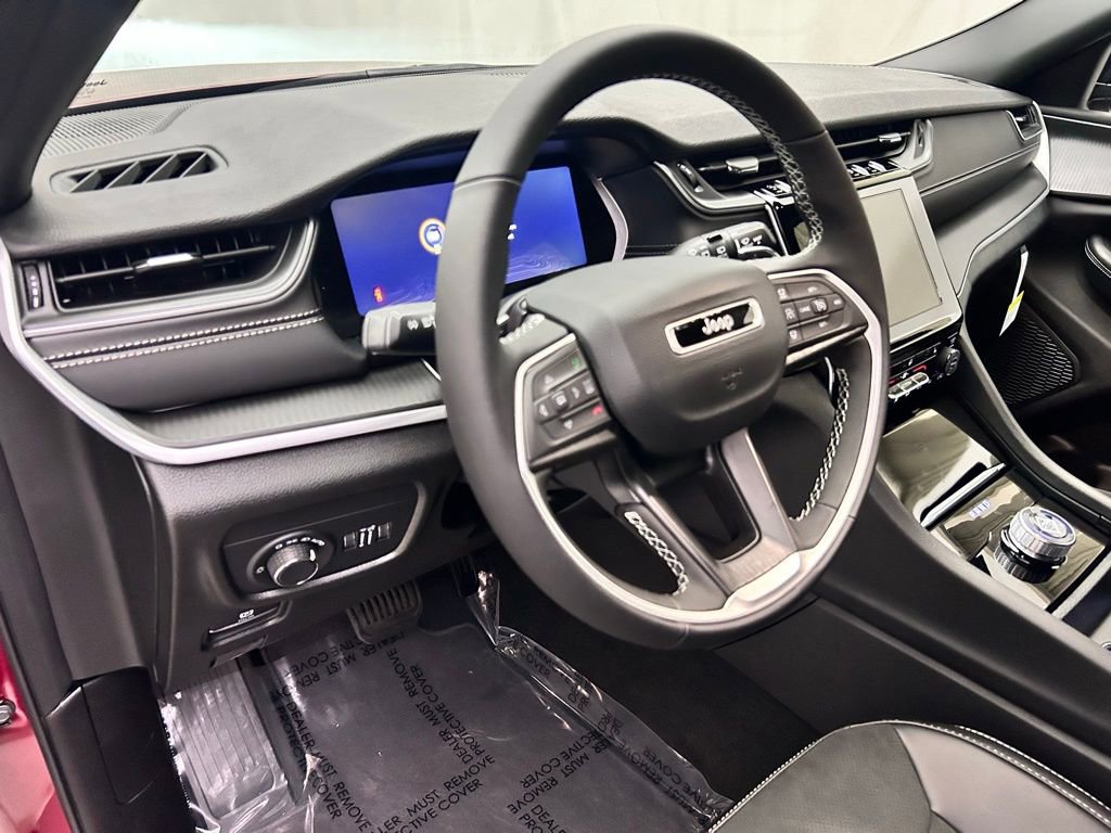 New 2025 Jeep Grand Cherokee Altitude image 11