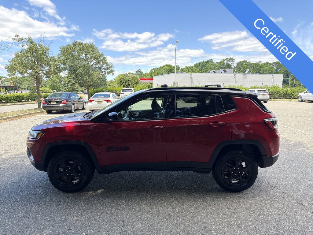 Used 2023 Jeep Compass Trailhawk w/ Sun and Sound Group AWD/4WD image 14
