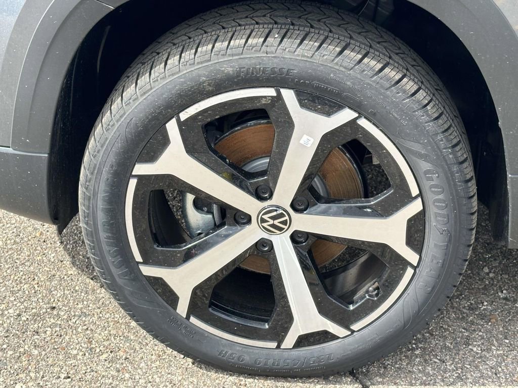 New 2026 Volkswagen Taos SEL AWD/4WD image 7