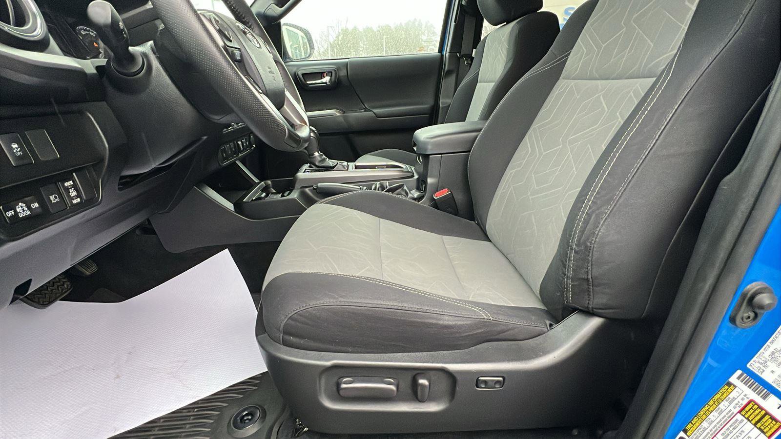 Used 2020 Toyota Tacoma TRD Sport image 21