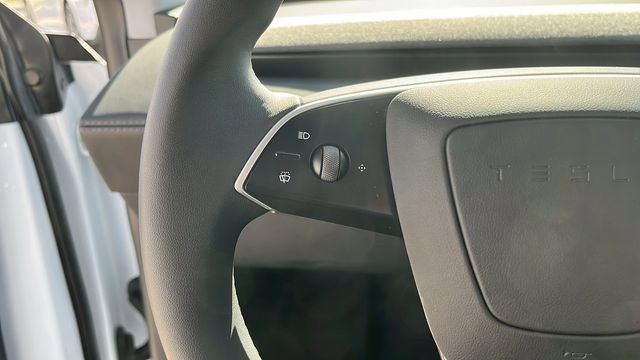 Used 2026 Tesla Model Y Long Range image 7