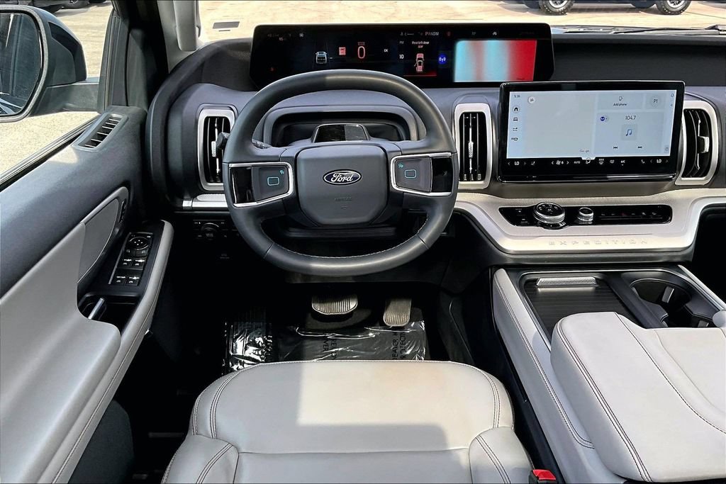 Certified 2025 Ford Expedition Active AWD/4WD image 5