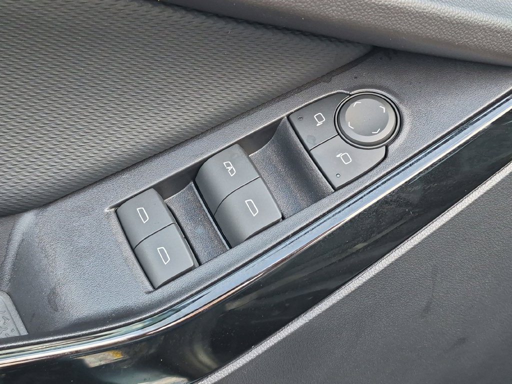 New 2027 Chevrolet Equinox LT w/ Convenience Package II FWD image 15