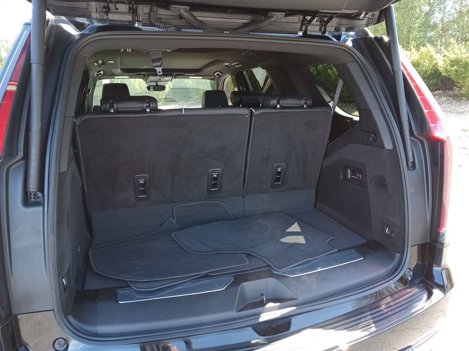 Certified 2023 Cadillac Escalade Premium Luxury w/ Performance Package AWD/4WD image 28
