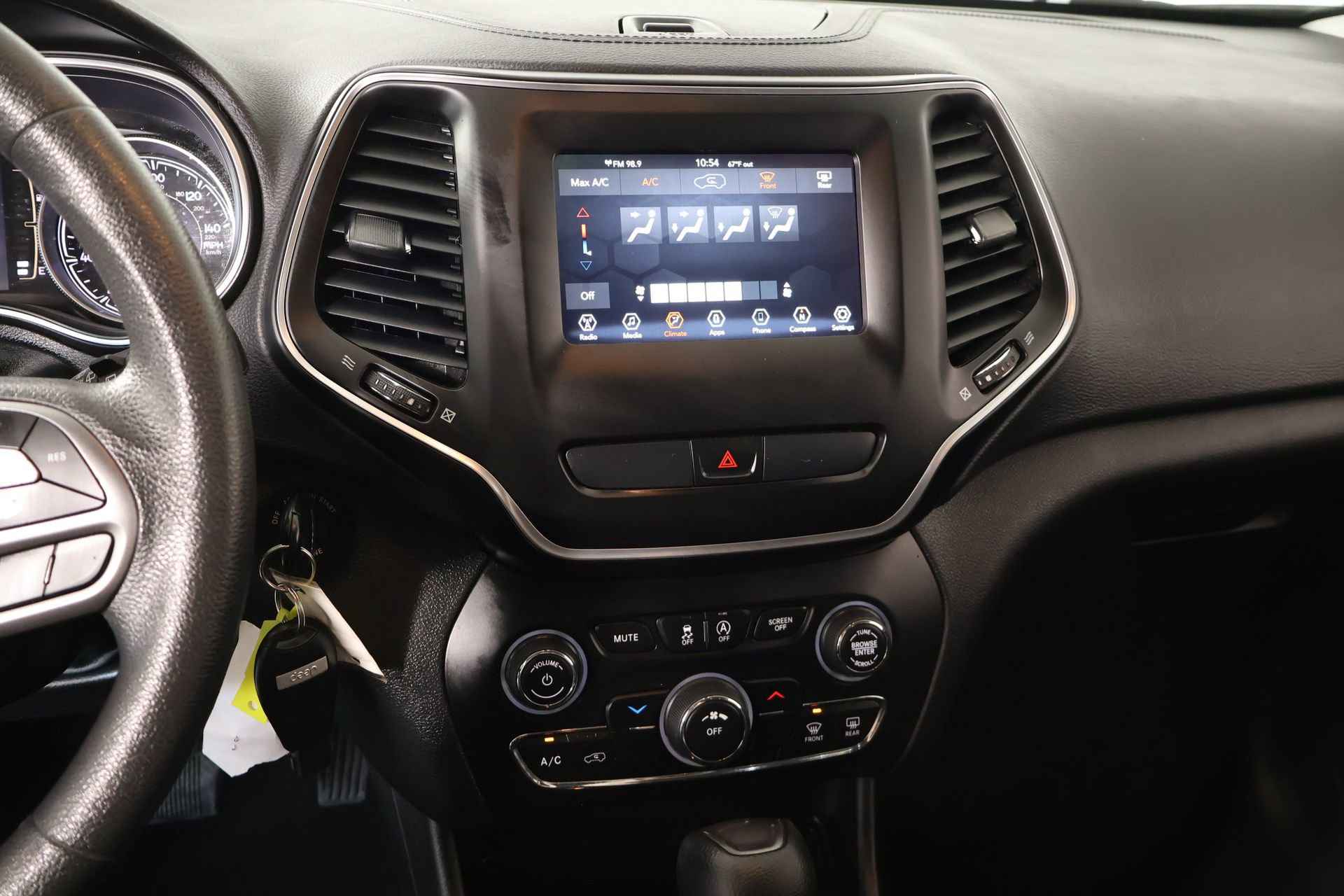 Used 2020 Jeep Cherokee Latitude FWD image 5