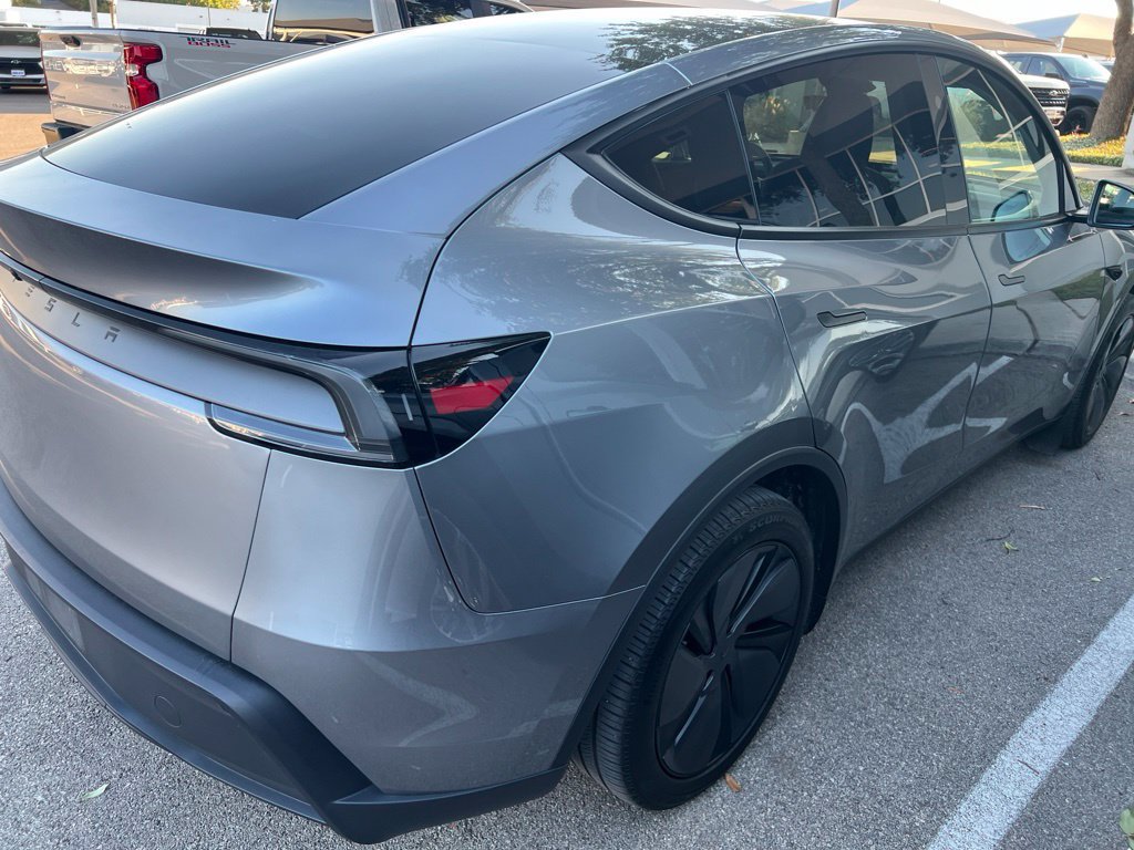 Used 2026 Tesla Model Y 2WD image 3