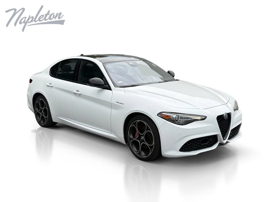 Used 2022 Alfa Romeo Giulia Veloce AWD/4WD image 8