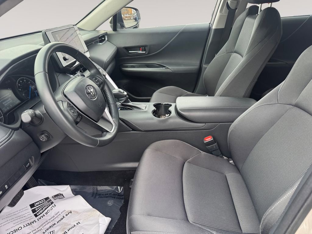 Used 2024 Toyota Venza LE image 9