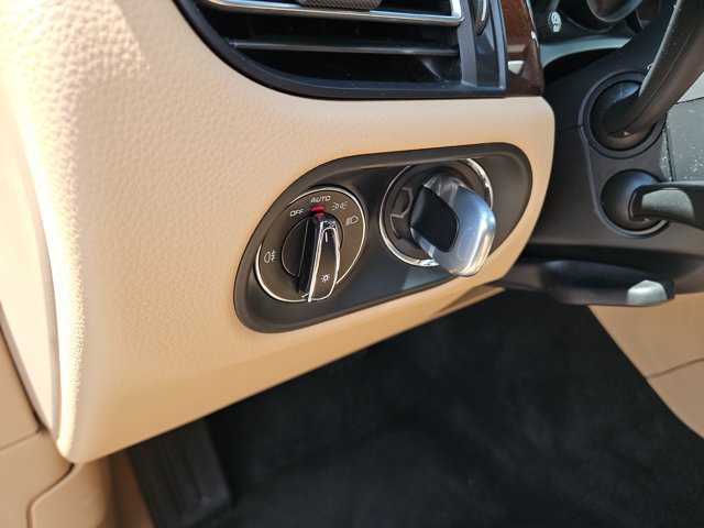 Certified 2023 Porsche Macan AWD/4WD image 27