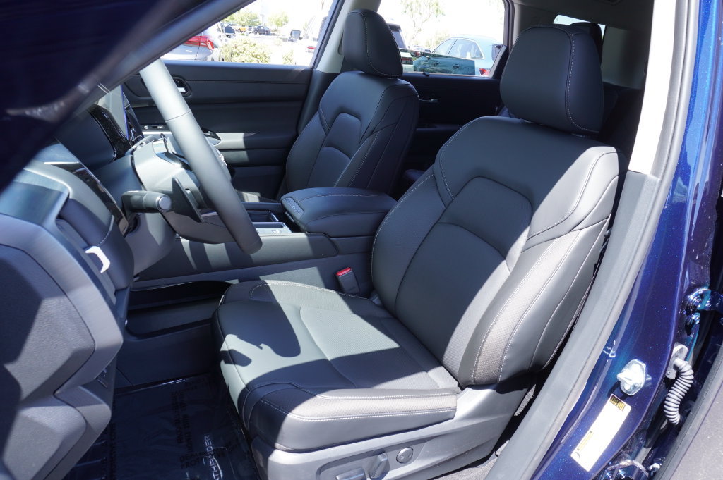 New 2026 Nissan Pathfinder SL w/ SL Premium Package FWD image 15