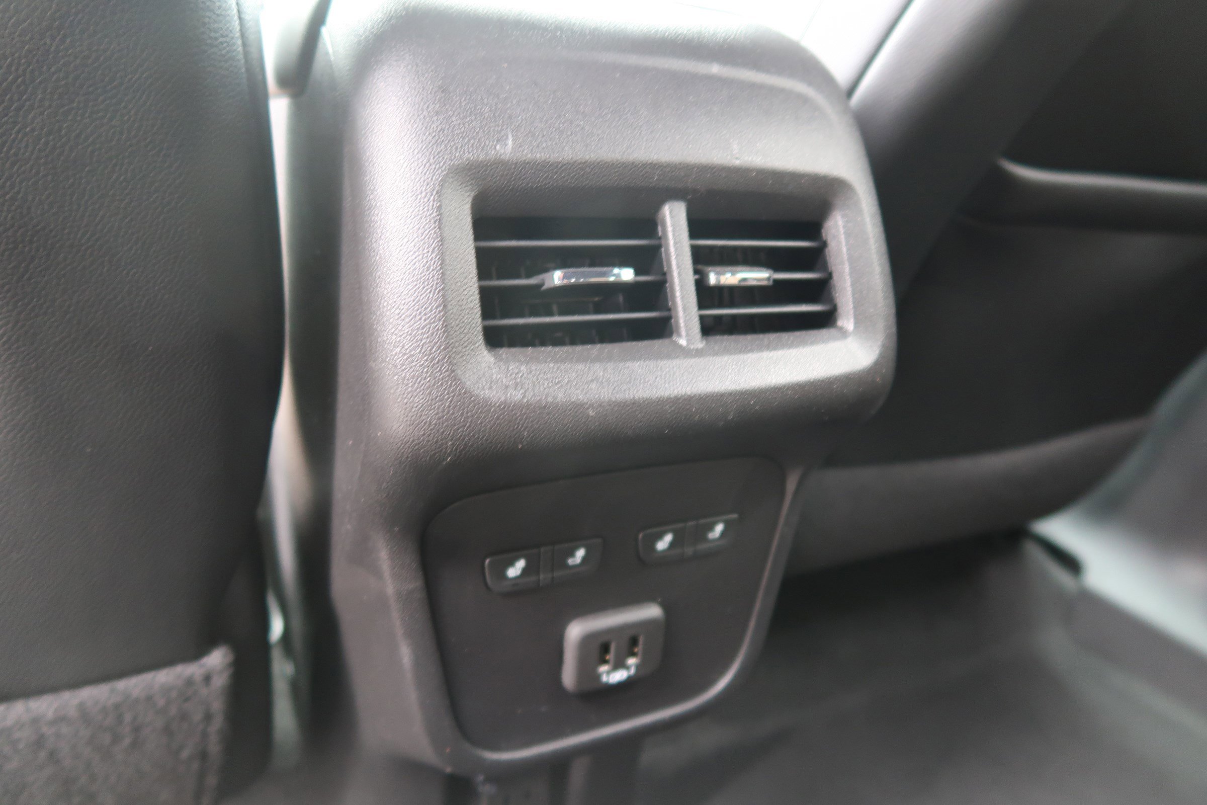 Used 2023 Chevrolet Equinox Premier image 37