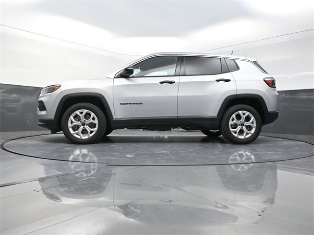 Used 2025 Jeep Compass Sport image 30