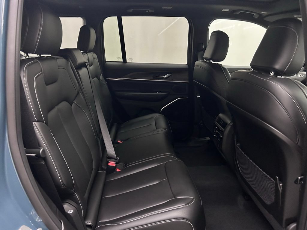 New 2026 Jeep Grand Cherokee Limited w/ Limited Altitude Package AWD/4WD image 15