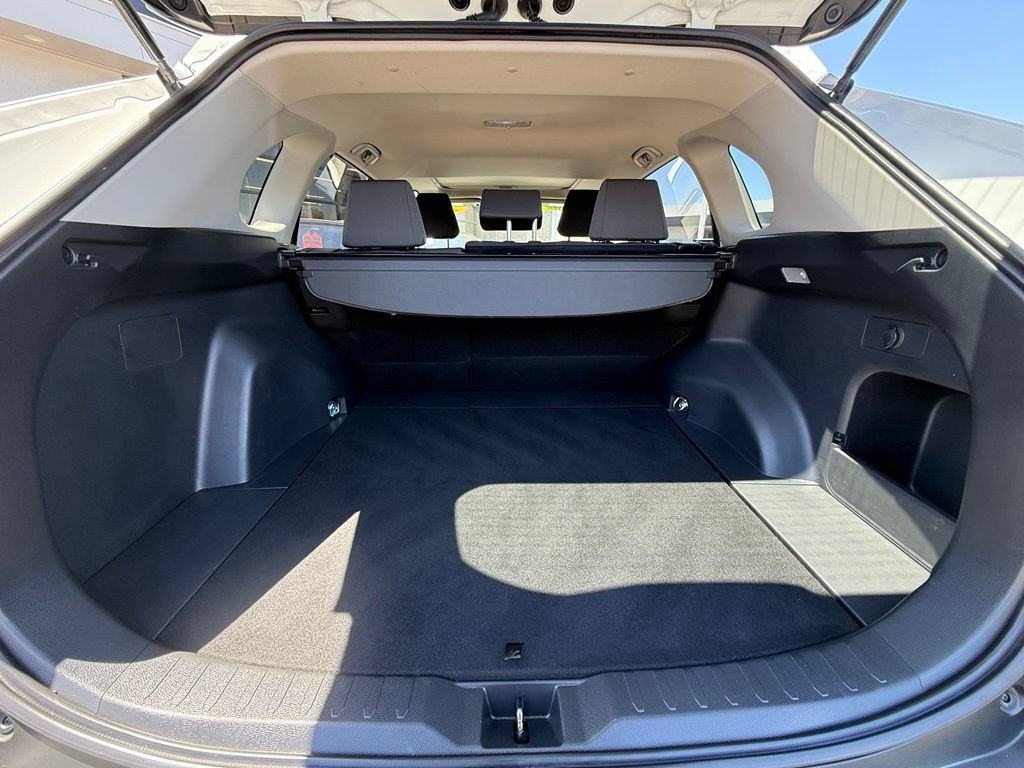 Used 2019 Toyota RAV4 XLE FWD image 10