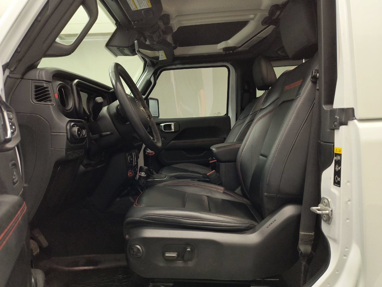 Used 2025 Jeep Wrangler Rubicon AWD/4WD image 5