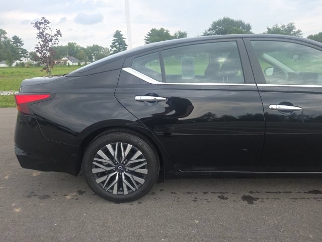 Used 2024 Nissan Altima 2.5 SV w/ SV Premium Package FWD image 7