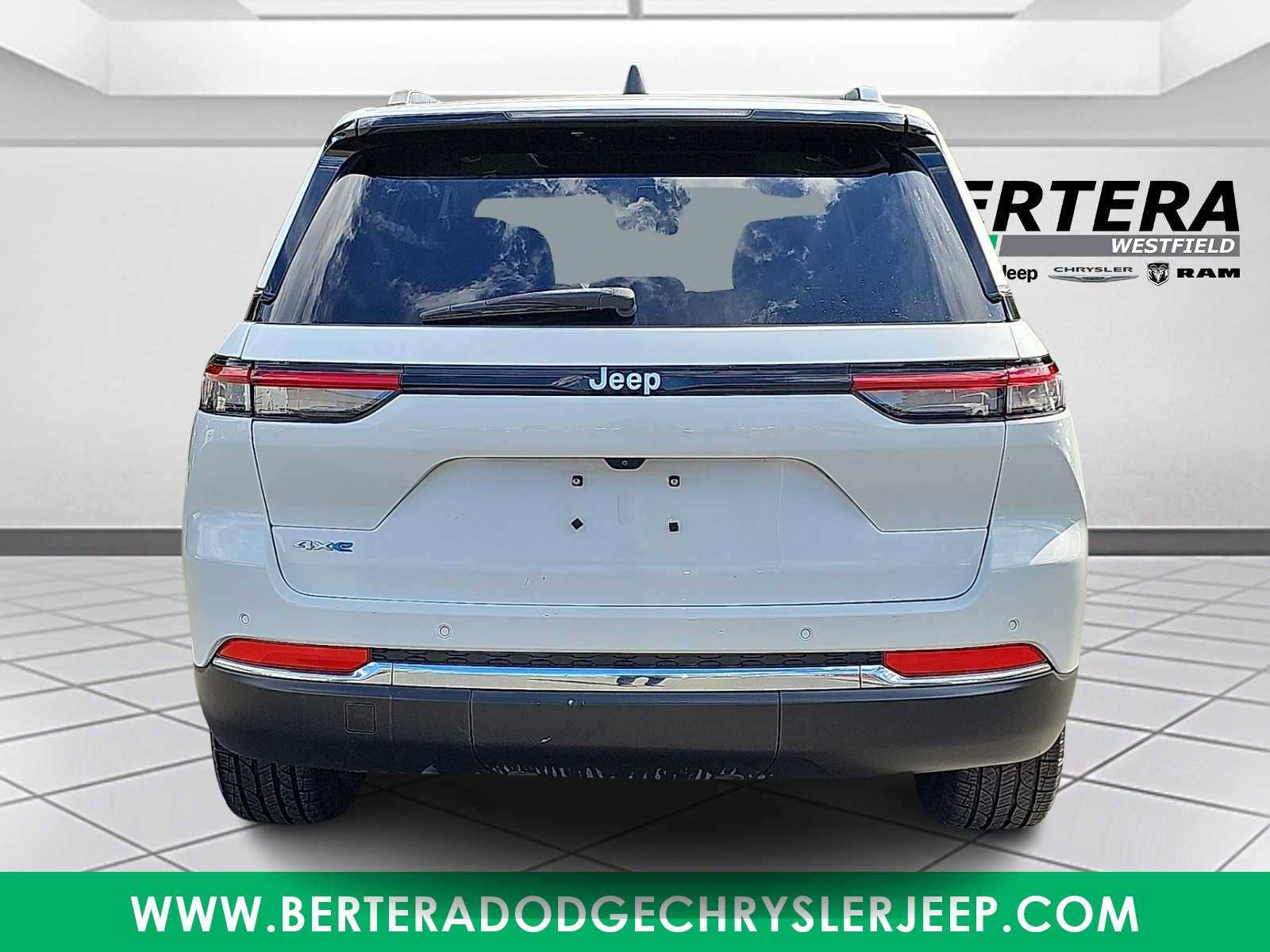 Used 2024 Jeep Grand Cherokee Limited 4xe AWD/4WD image 5