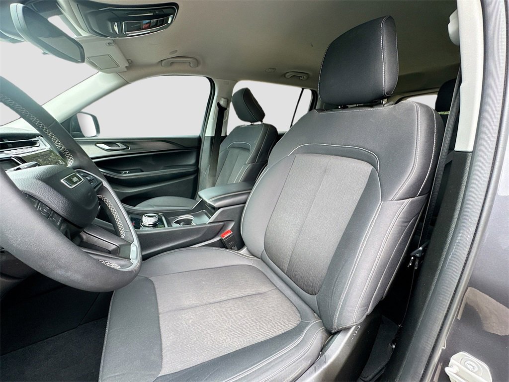 Used 2024 Jeep Grand Cherokee L Laredo image 18