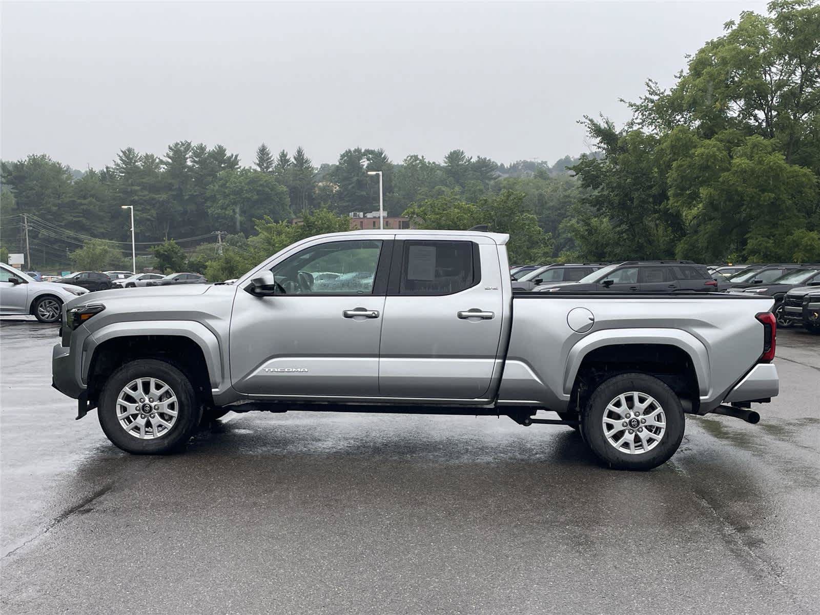 Used 2024 Toyota Tacoma SR5 AWD/4WD image 2