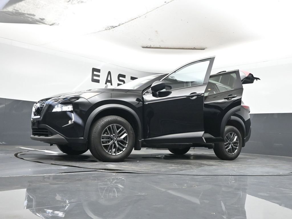 Used 2023 Nissan Rogue S image 40
