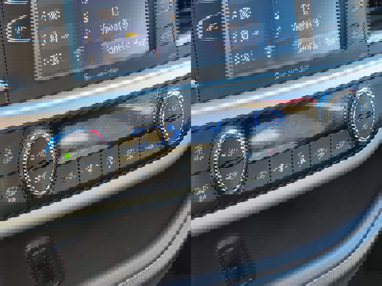 Used 2019 Toyota Highlander XLE image 23