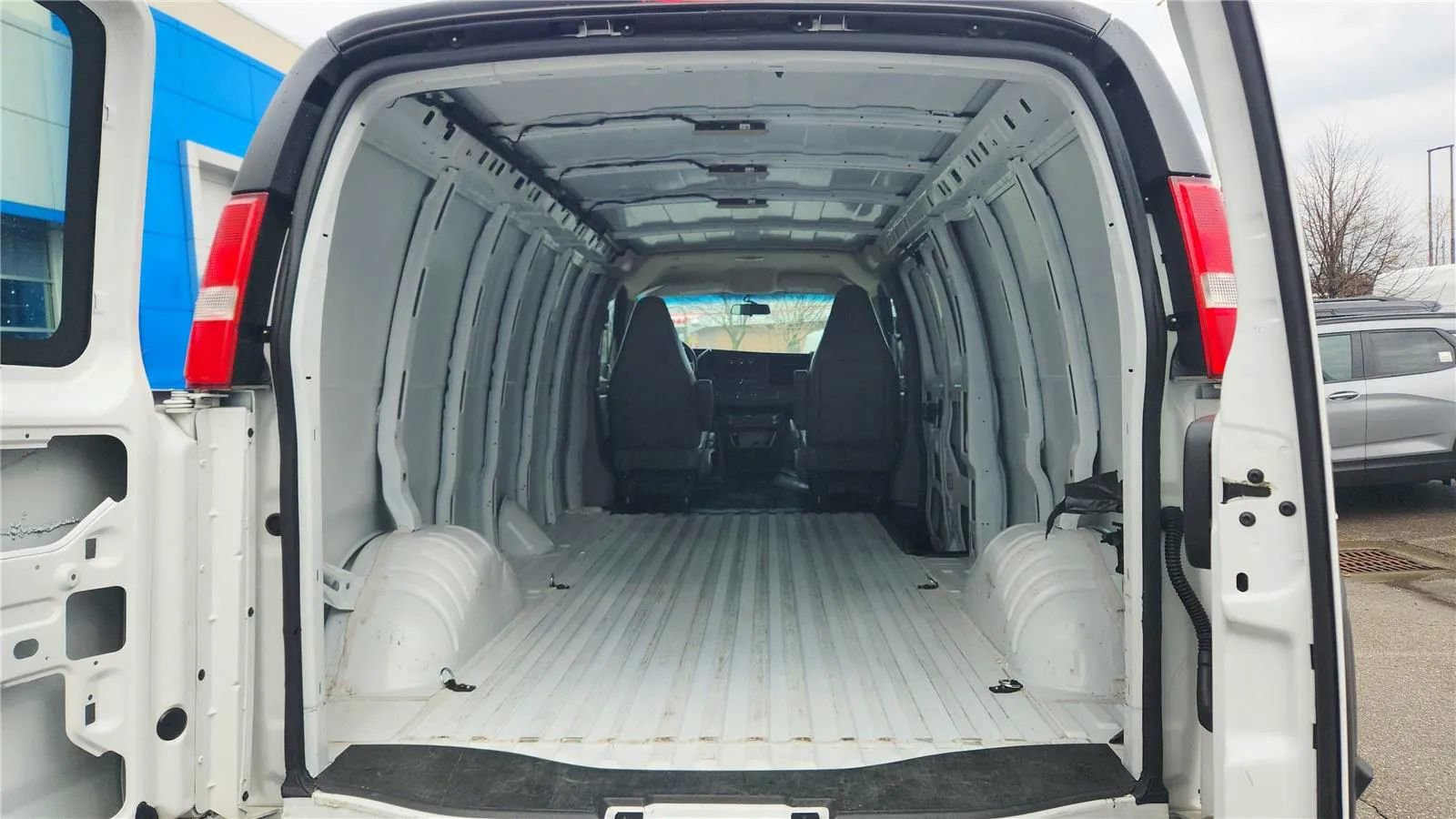 Used 2021 Chevrolet Express 2500 Extended w/ Driver Convenience Package image 8