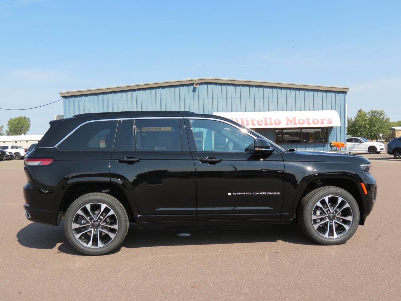 New 2025 Jeep Grand Cherokee Overland image 1