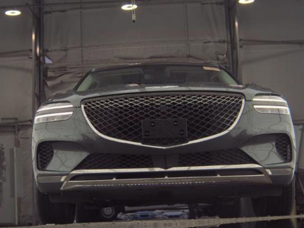 Used 2023 Genesis GV70 2.5T w/ Advanced Package AWD/4WD image 3