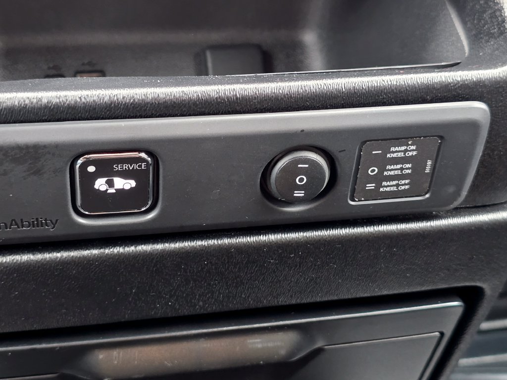 Used 2026 Chevrolet Traverse LT FWD image 38