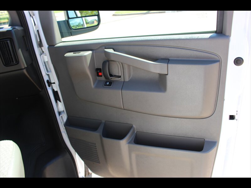 Used 2025 Chevrolet Express 3500 LS RWD image 18