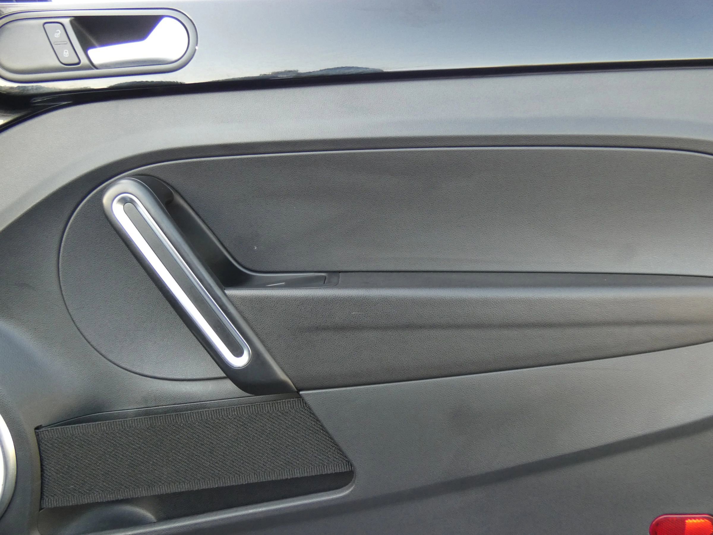 Used 2014 Volkswagen Beetle R-Line image 37