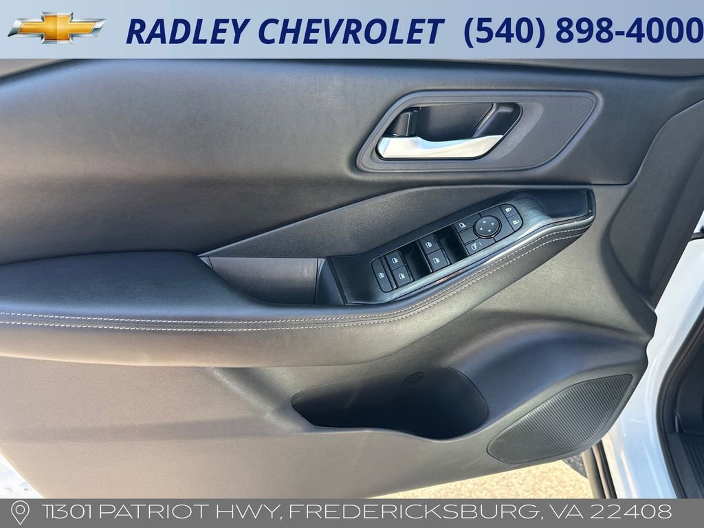 Used 2025 Nissan Rogue SV AWD/4WD image 5