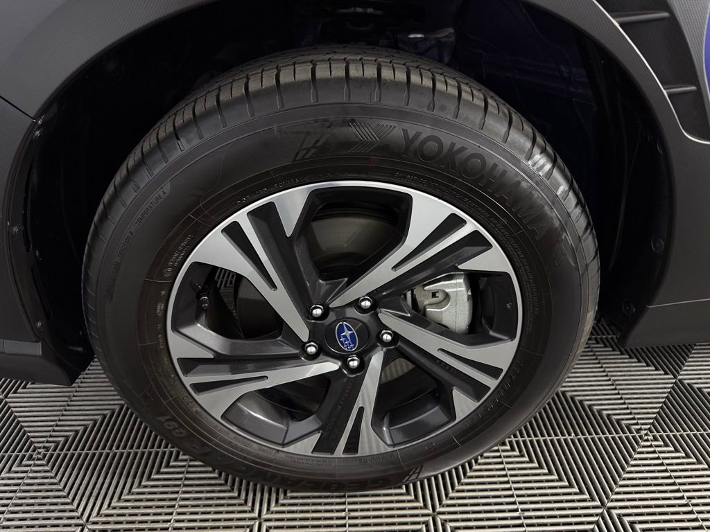 Used 2025 Subaru Crosstrek 2.0i Premium image 12