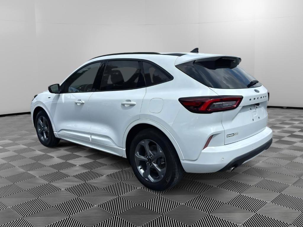 Used 2023 Ford Escape ST-Line w/ Tech Pack #1 FWD image 3