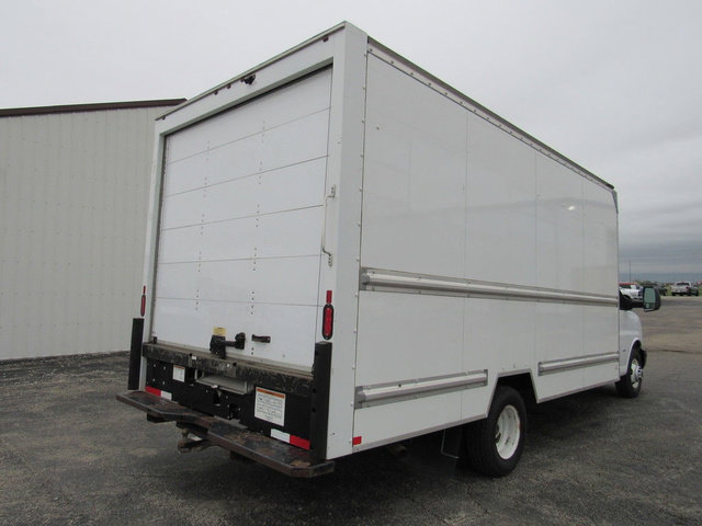 Used 2021 GMC Savana 3500 Extended w/ Power Convenience Package RWD image 3