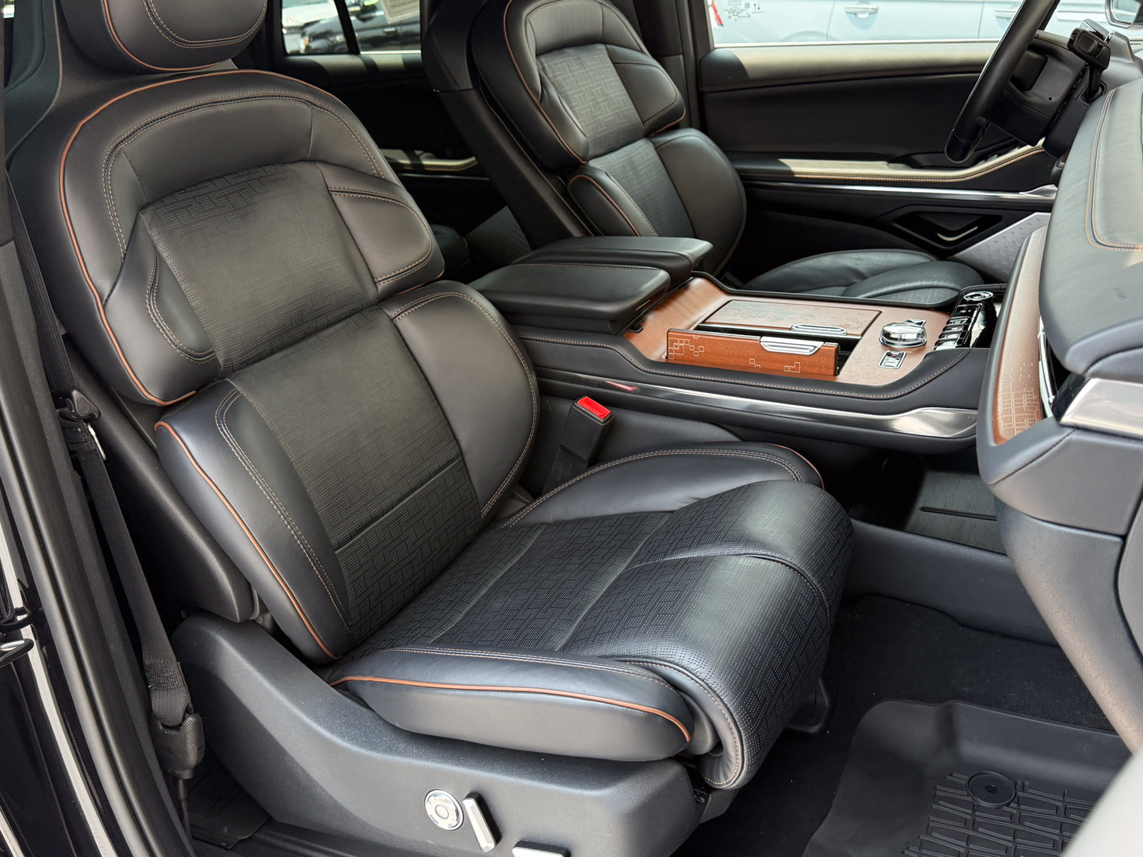 Certified 2025 Lincoln Navigator L Black Label AWD/4WD image 16
