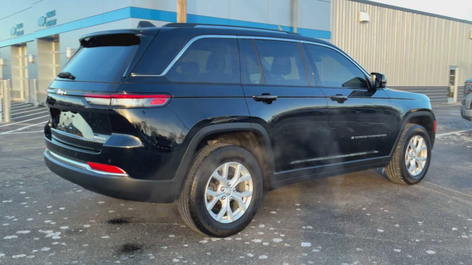 Used 2023 Jeep Grand Cherokee Limited image 2