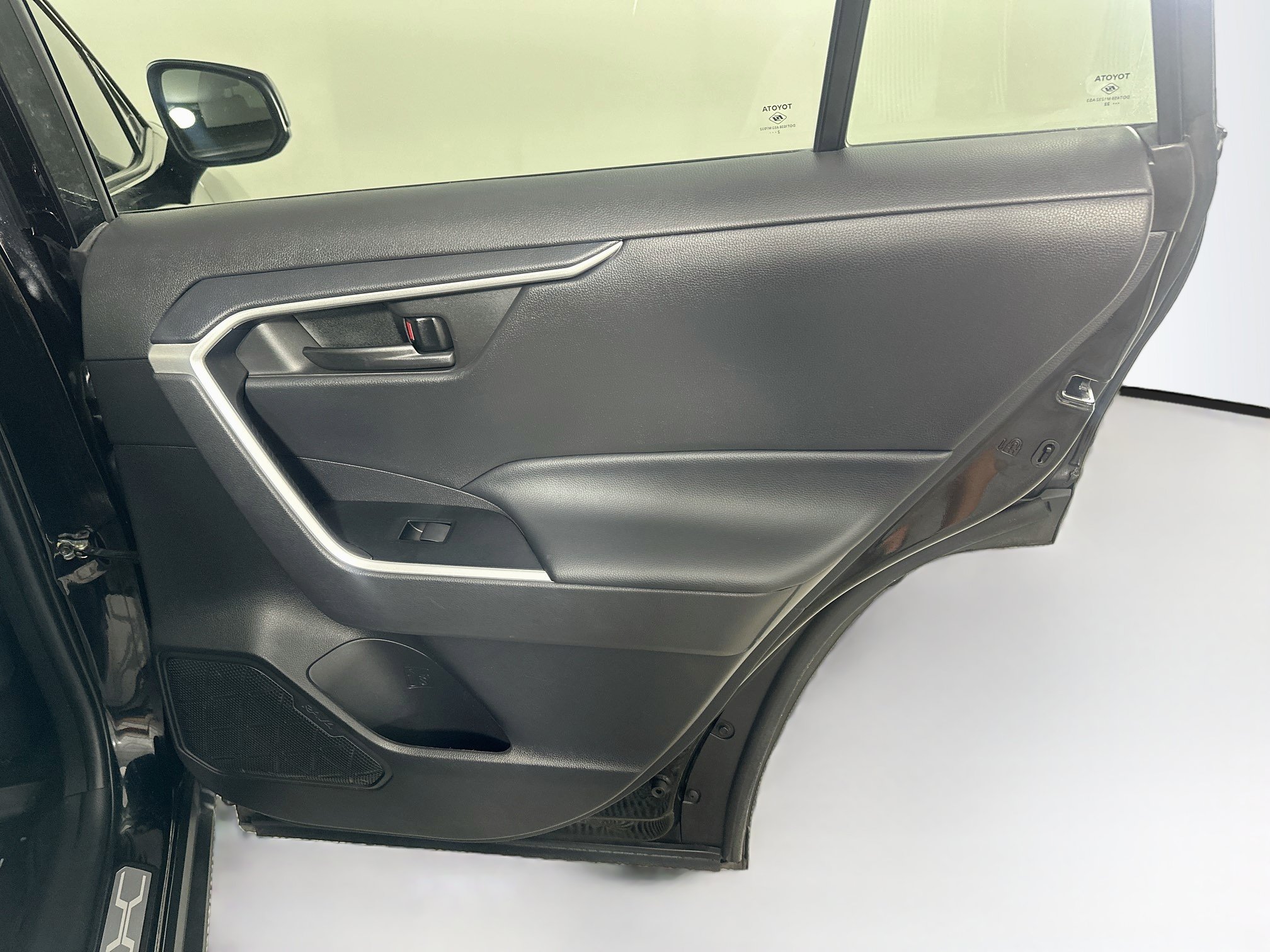 Used 2022 Toyota RAV4 LE FWD image 28