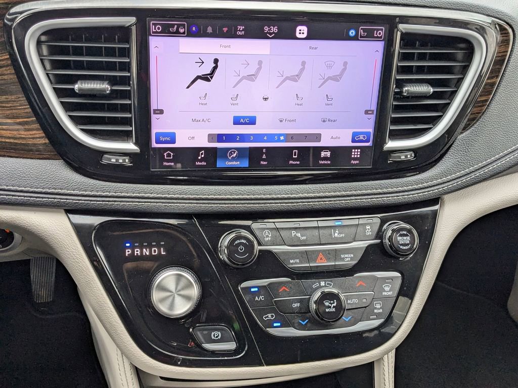 Used 2023 Chrysler Pacifica Limited image 25