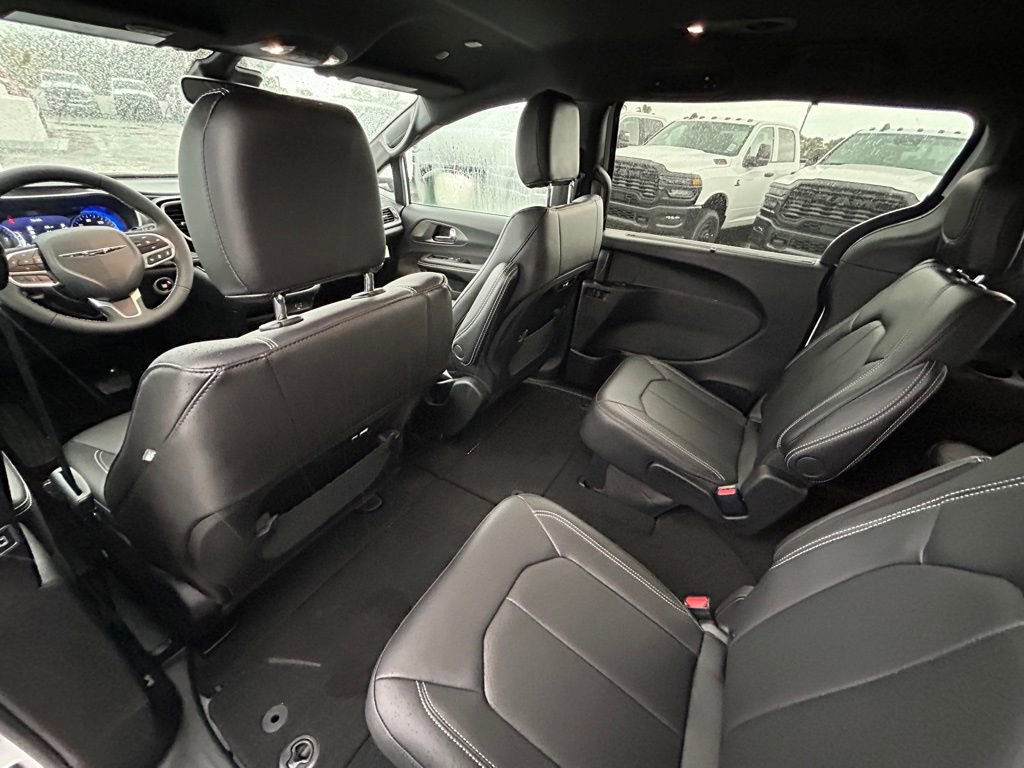 New 2026 Chrysler Pacifica Select image 33