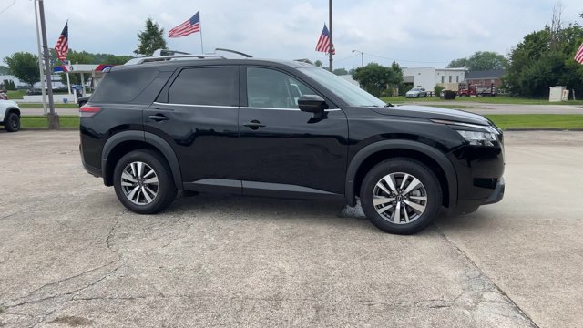 Used 2024 Nissan Pathfinder SL FWD image 2