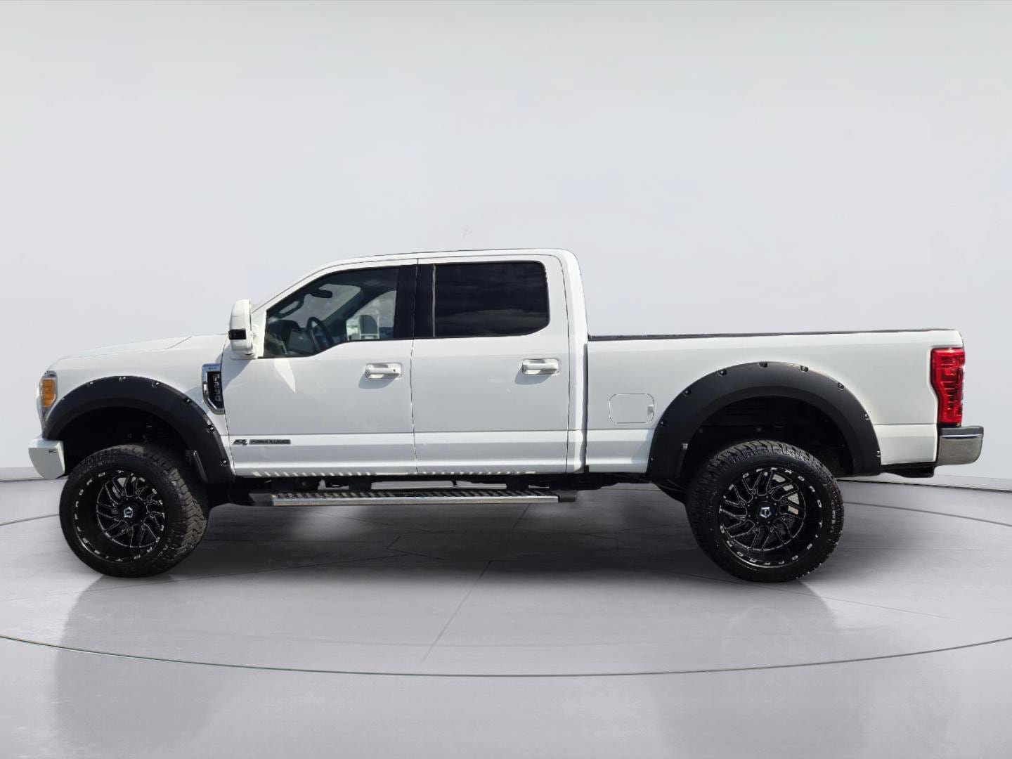 Used 2017 Ford F250 XLT AWD/4WD image 5