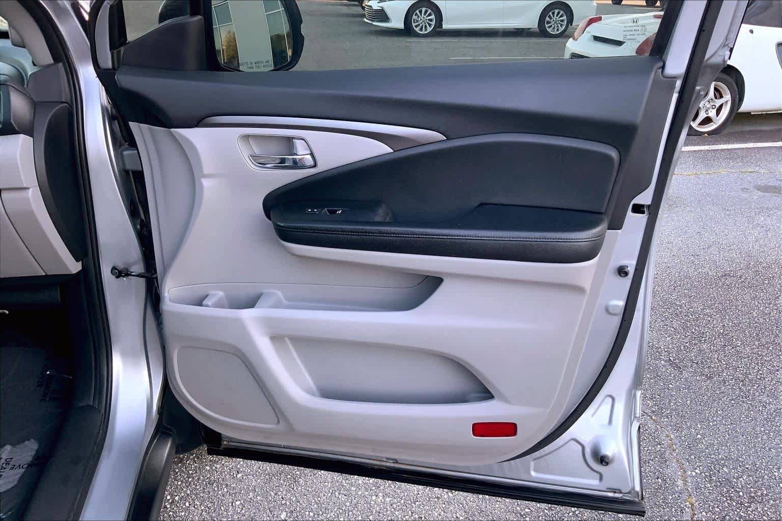 Used 2017 Honda Pilot EX image 22